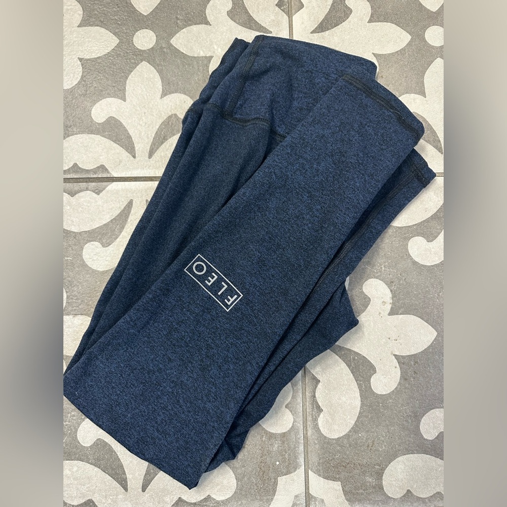 Navy/black heather el toro fleo leggings. Bounce fabric. 25”. Size small.
